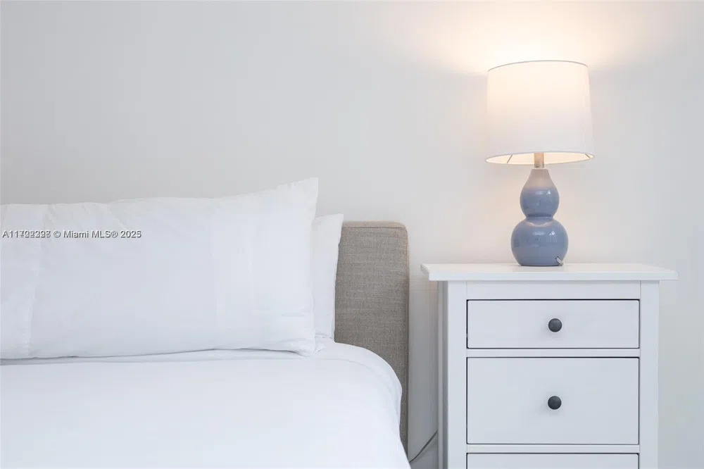 5161 Collins Ave #812 Miami Beach, FL 33140