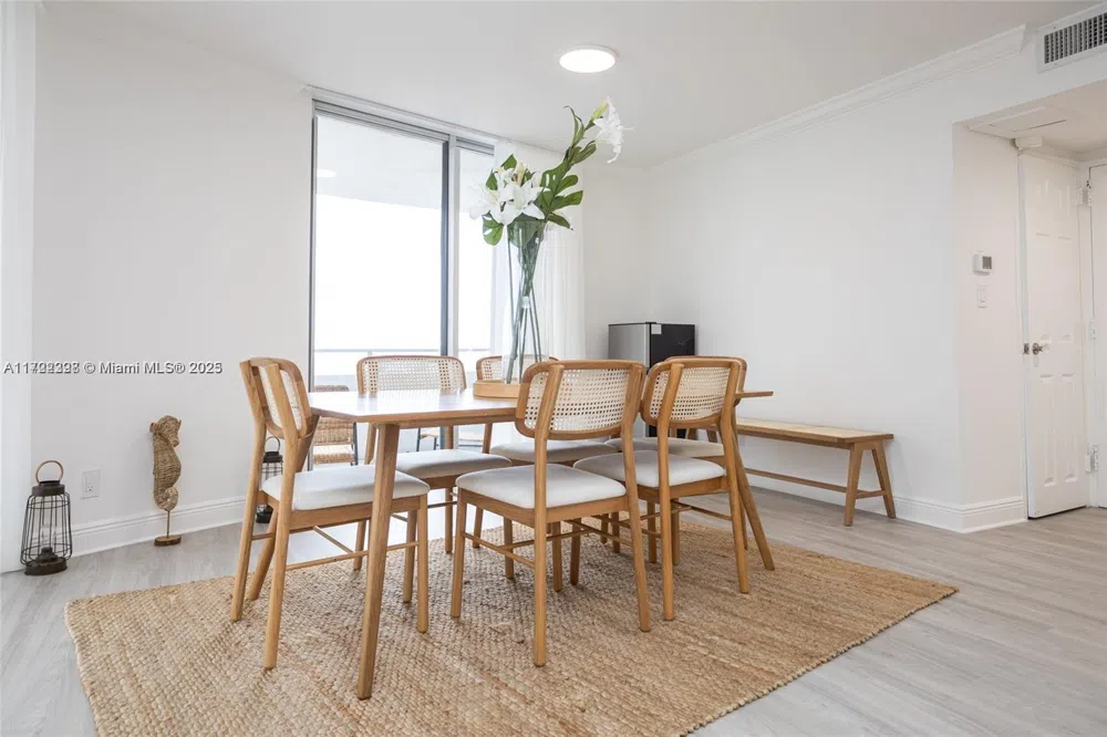 5161 Collins Ave #812 Miami Beach, FL 33140