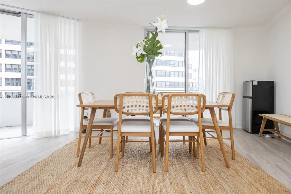 5161 Collins Ave #812 Miami Beach, FL 33140