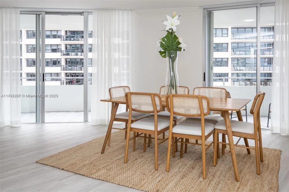 5161 Collins Ave #812 Miami Beach, FL 33140