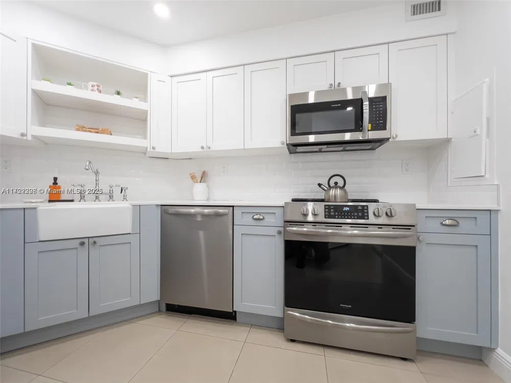5161 Collins Ave #812 Miami Beach, FL 33140