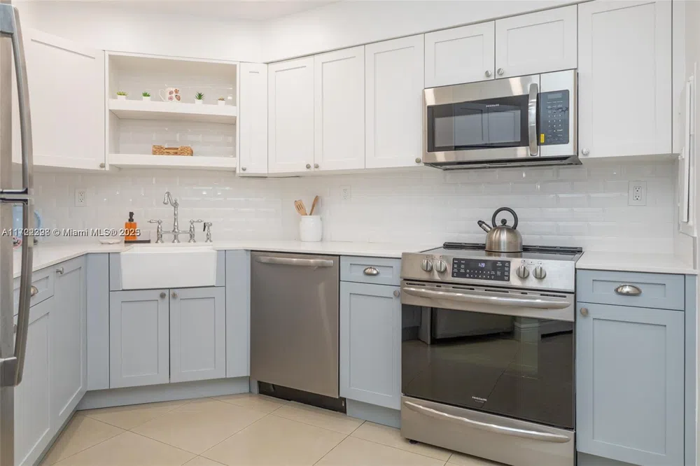 5161 Collins Ave #812 Miami Beach, FL 33140
