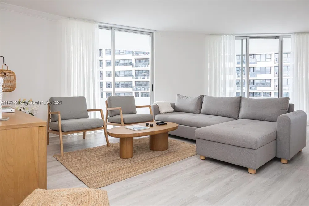 5161 Collins Ave #812 Miami Beach, FL 33140