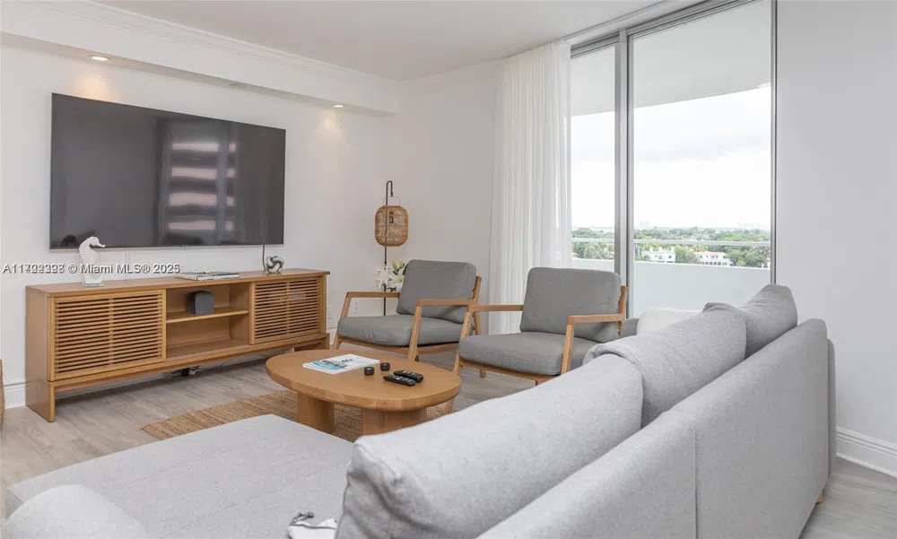 5161 Collins Ave #812 Miami Beach, FL 33140
