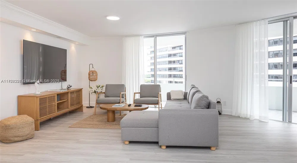 5161 Collins Ave #812 Miami Beach, FL 33140