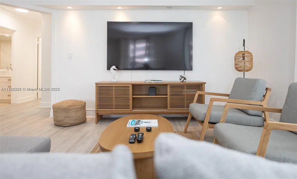 5161 Collins Ave #812 Miami Beach, FL 33140