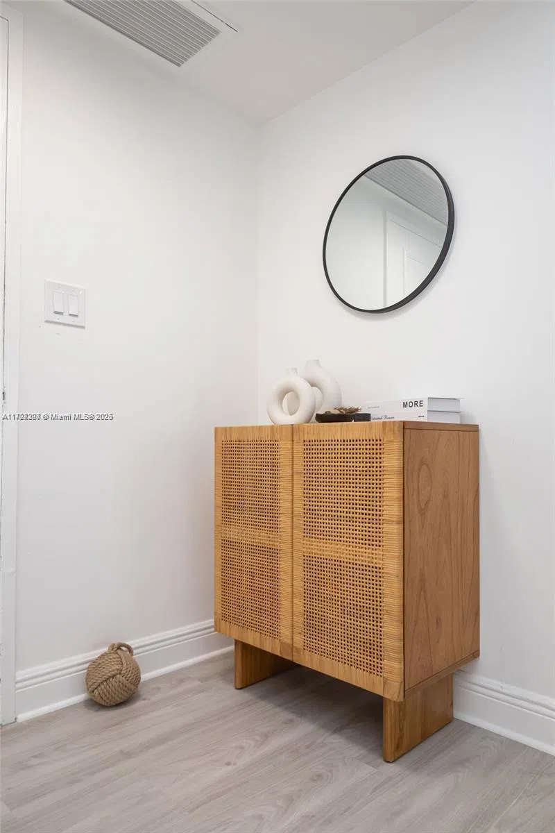 5161 Collins Ave #812 Miami Beach, FL 33140