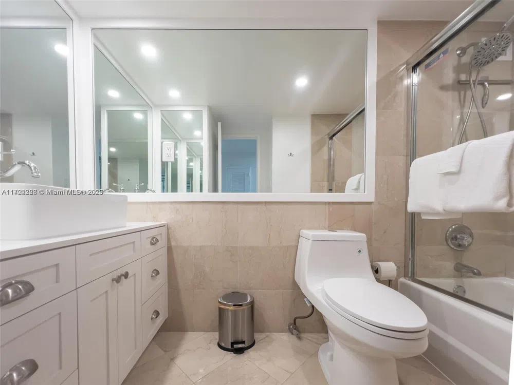 5161 Collins Ave #812 Miami Beach, FL 33140