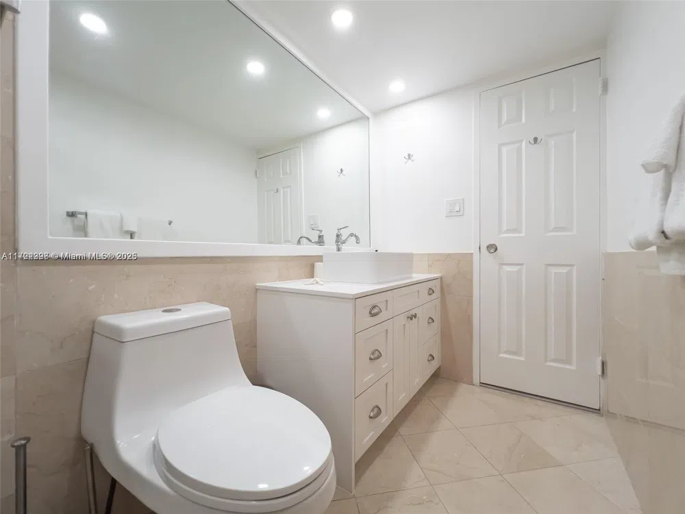 5161 Collins Ave #812 Miami Beach, FL 33140