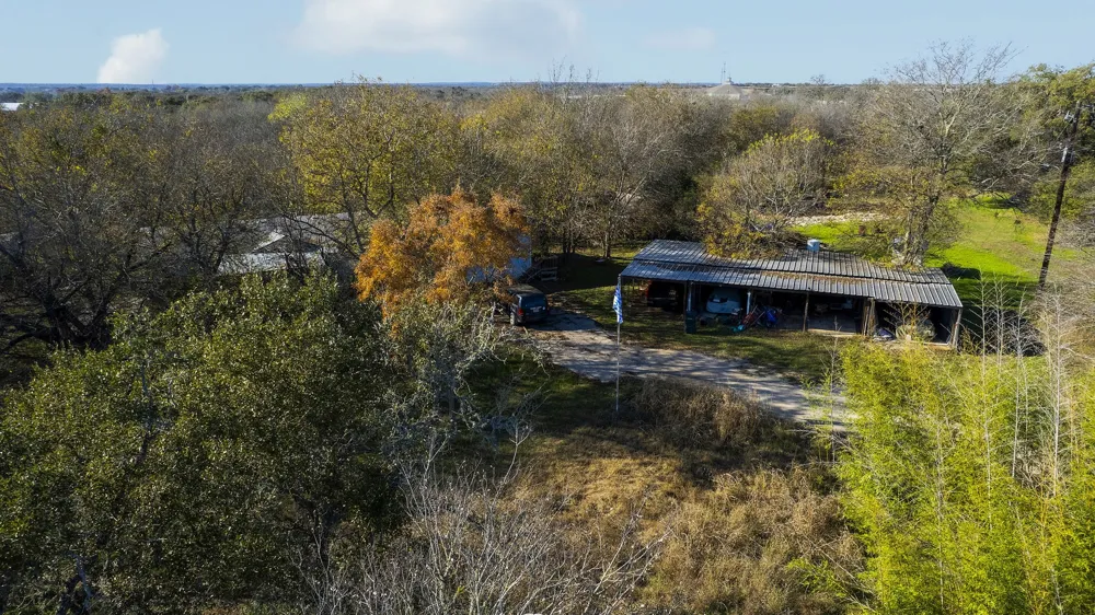 12406 Wirth Road Manchaca, TX 78652