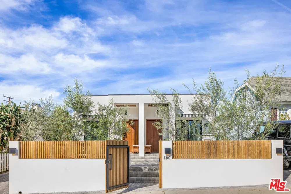 1207 GENESEE AVENUE West Hollywood, CA 90046