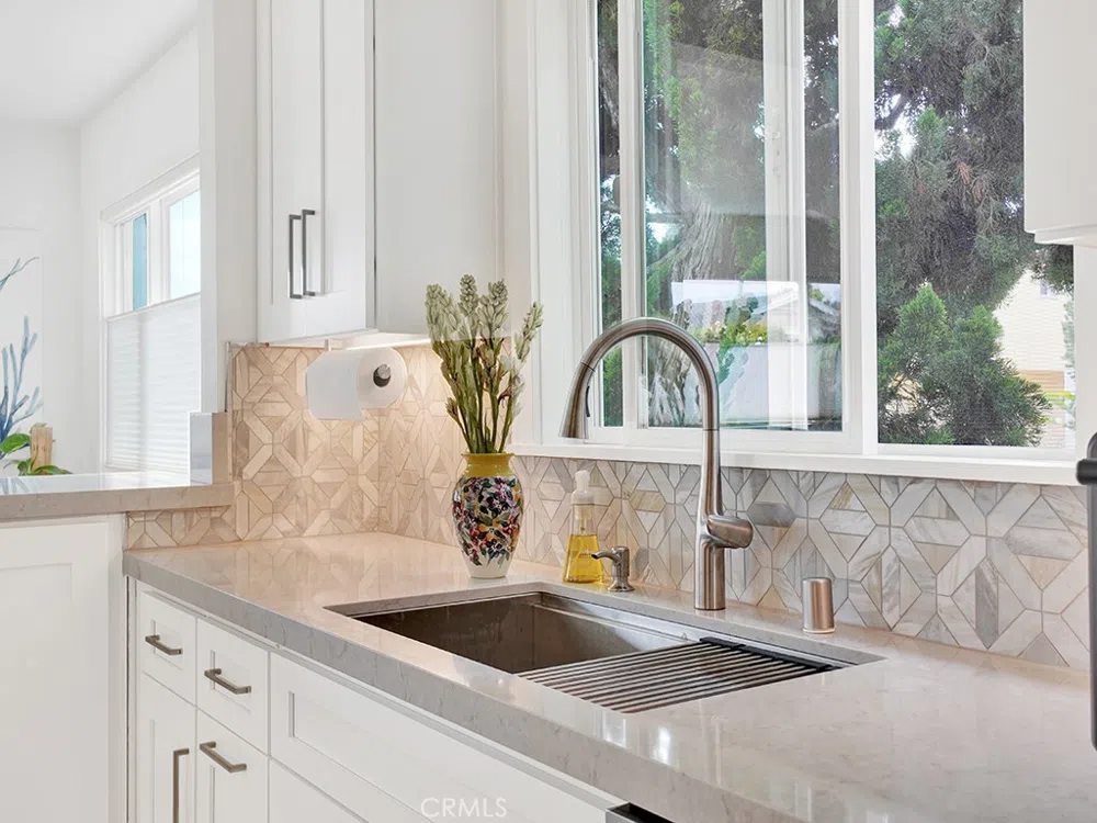 1594 Via Capri #1 Laguna Beach, CA 92651