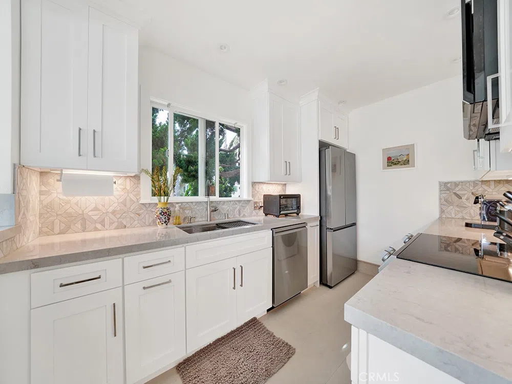 1594 Via Capri #1 Laguna Beach, CA 92651