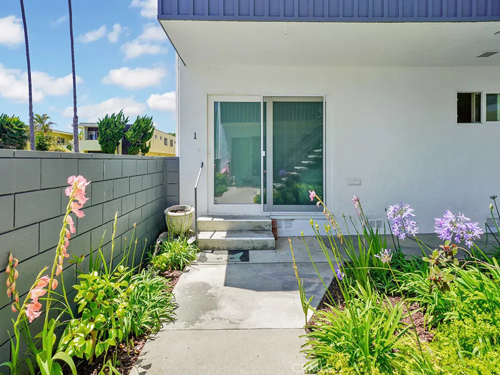 1594 Via Capri #1 Laguna Beach, CA 92651
