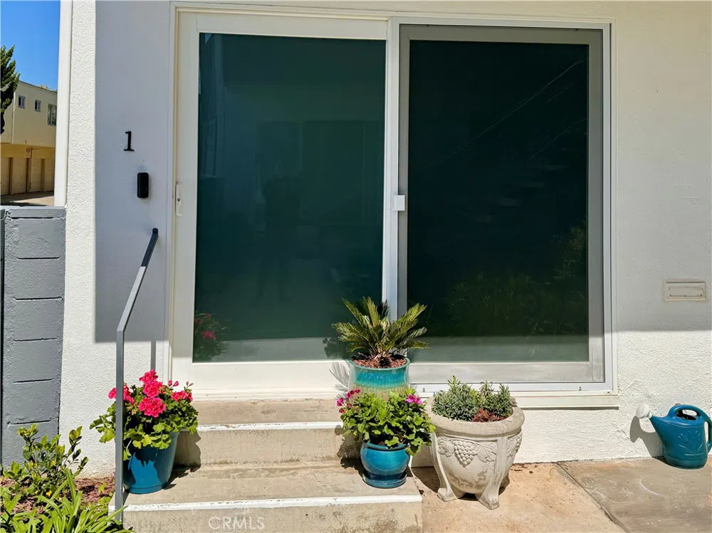 1594 Via Capri #1 Laguna Beach, CA 92651