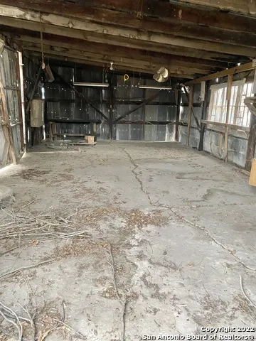 614 4TH ST Natalia, TX 78059