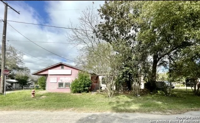 614 4TH ST Natalia, TX 78059