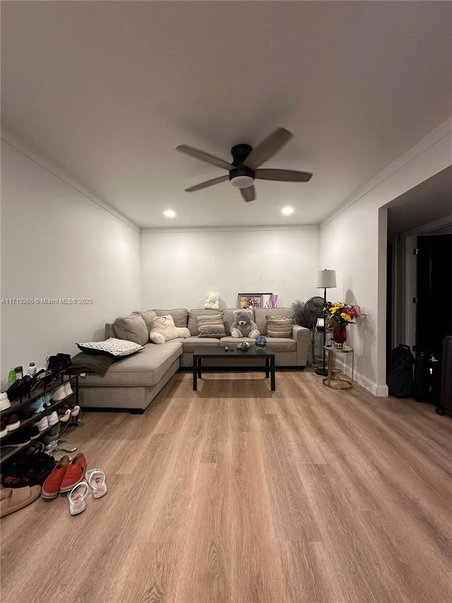 5100 SW 41st St #328 Pembroke Park, FL 33023