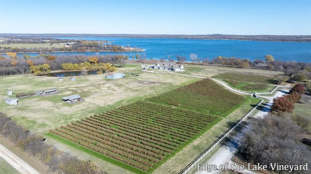 16 Shady Oak Lane Valley View, TX 76272