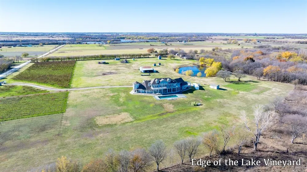 16 Shady Oak Lane Valley View, TX 76272