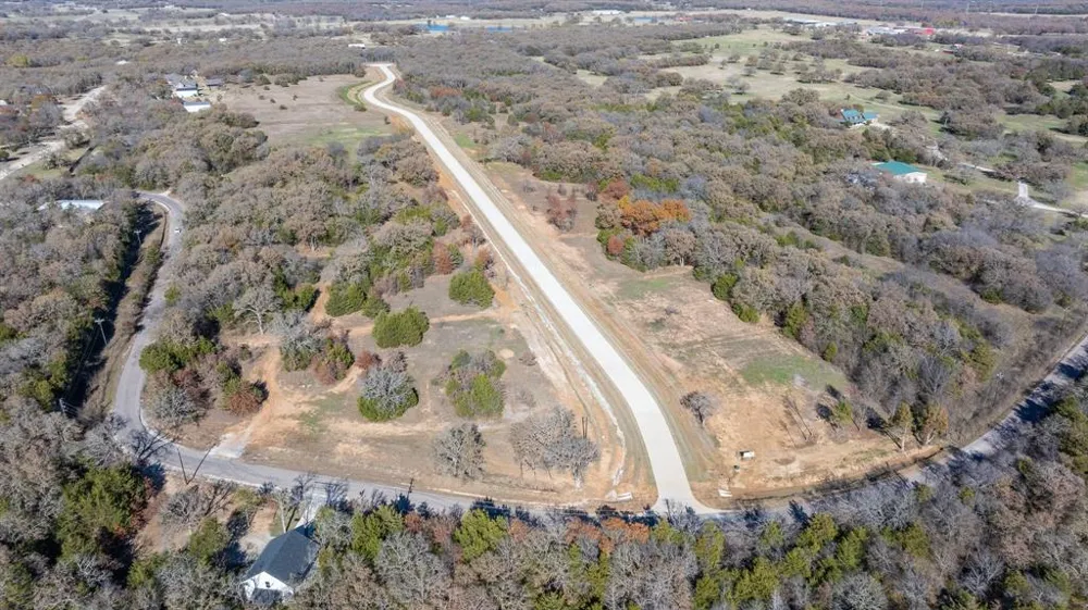 16 Shady Oak Lane Valley View, TX 76272