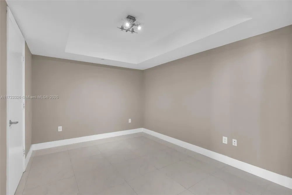50 Biscayne Blvd #4208 Miami, FL 33132