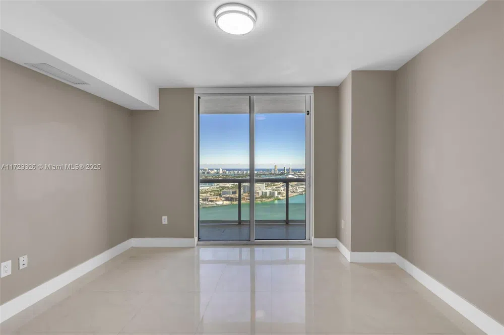 50 Biscayne Blvd #4208 Miami, FL 33132