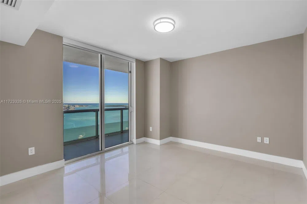 50 Biscayne Blvd #4208 Miami, FL 33132