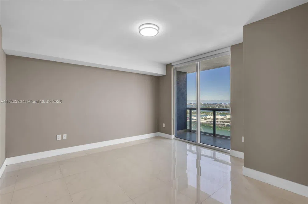 50 Biscayne Blvd #4208 Miami, FL 33132