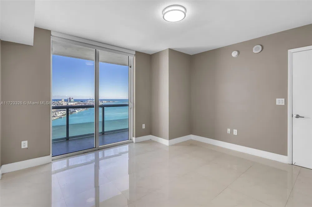 50 Biscayne Blvd #4208 Miami, FL 33132