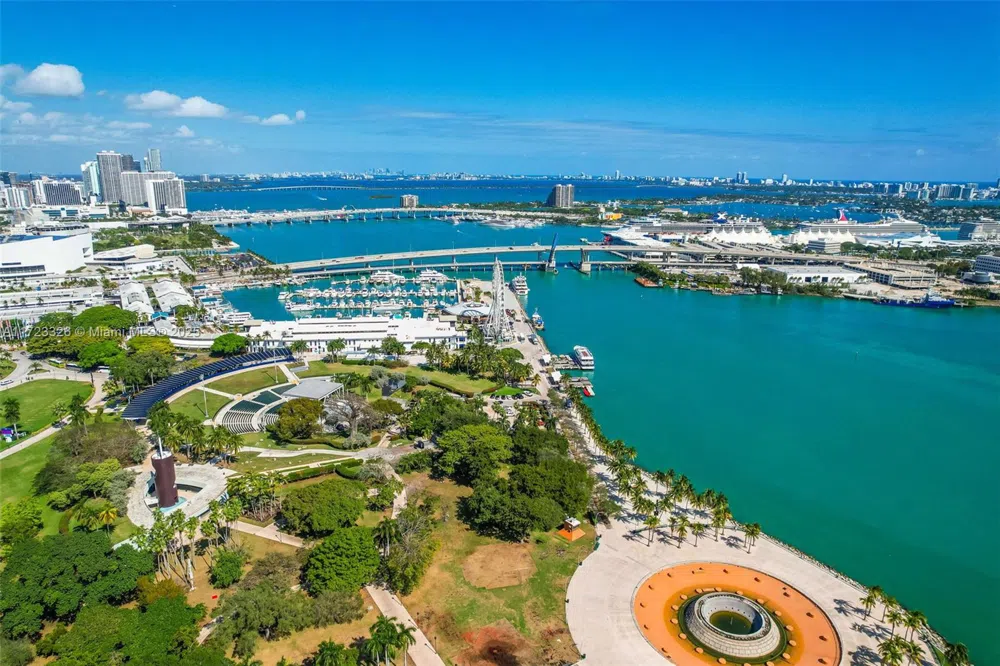 50 Biscayne Blvd #4208 Miami, FL 33132