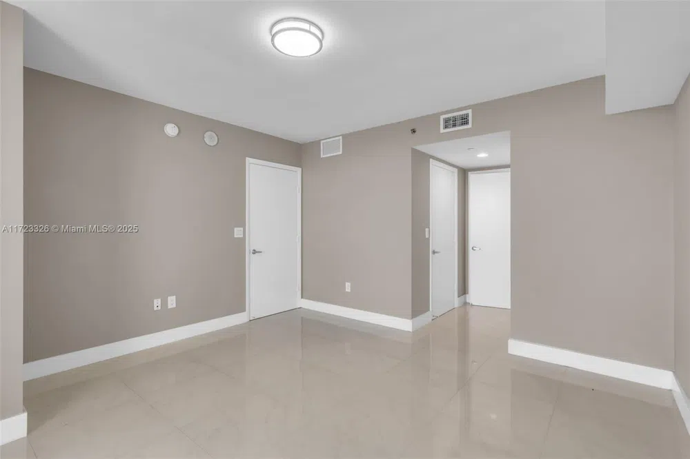 50 Biscayne Blvd #4208 Miami, FL 33132