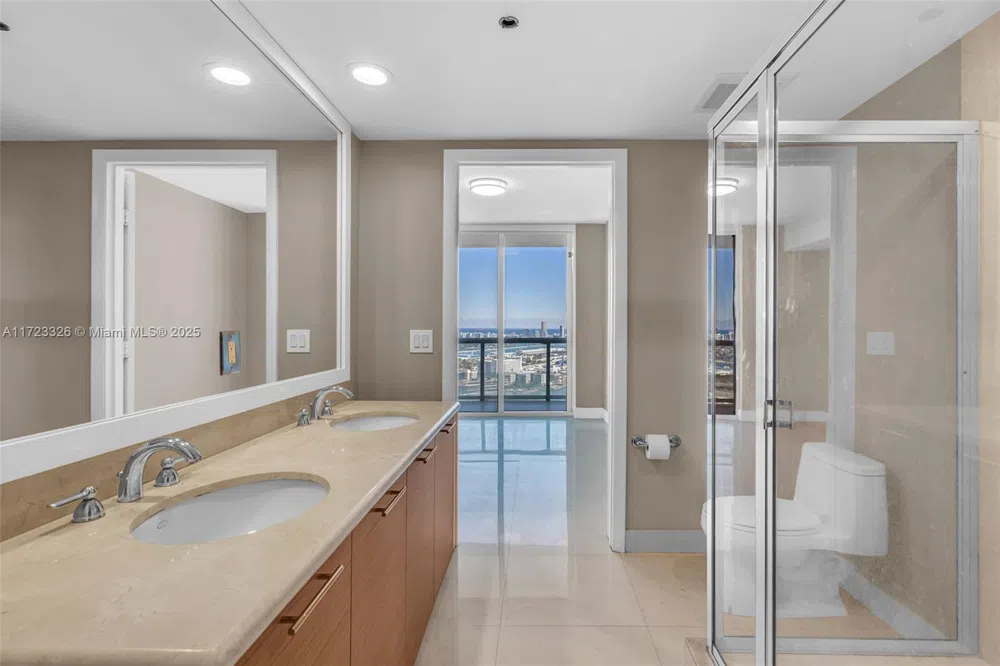 50 Biscayne Blvd #4208 Miami, FL 33132