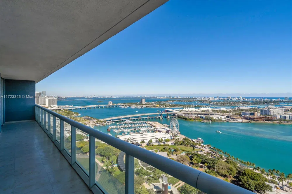 50 Biscayne Blvd #4208 Miami, FL 33132