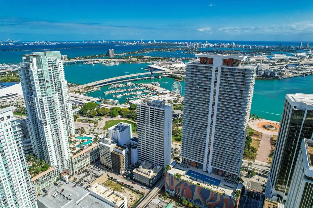 50 Biscayne Blvd #4208 Miami, FL 33132