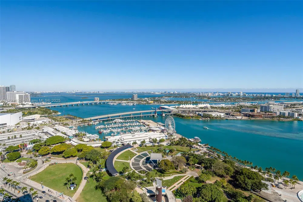 50 Biscayne Blvd #4208 Miami, FL 33132