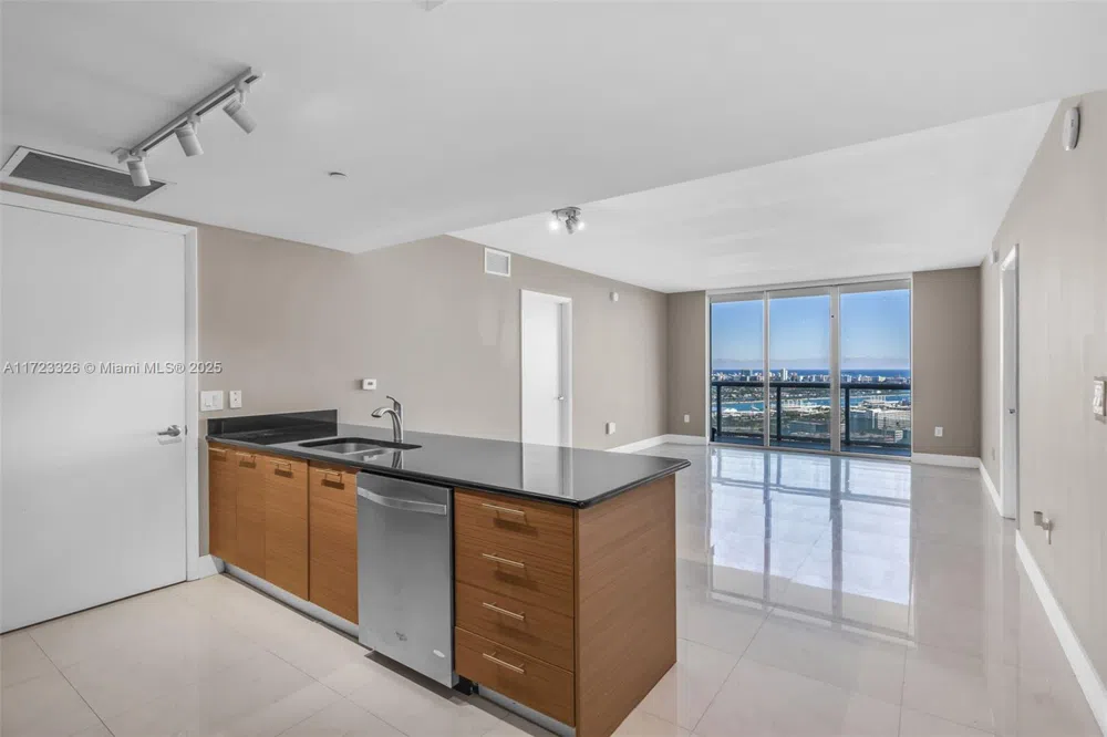 50 Biscayne Blvd #4208 Miami, FL 33132