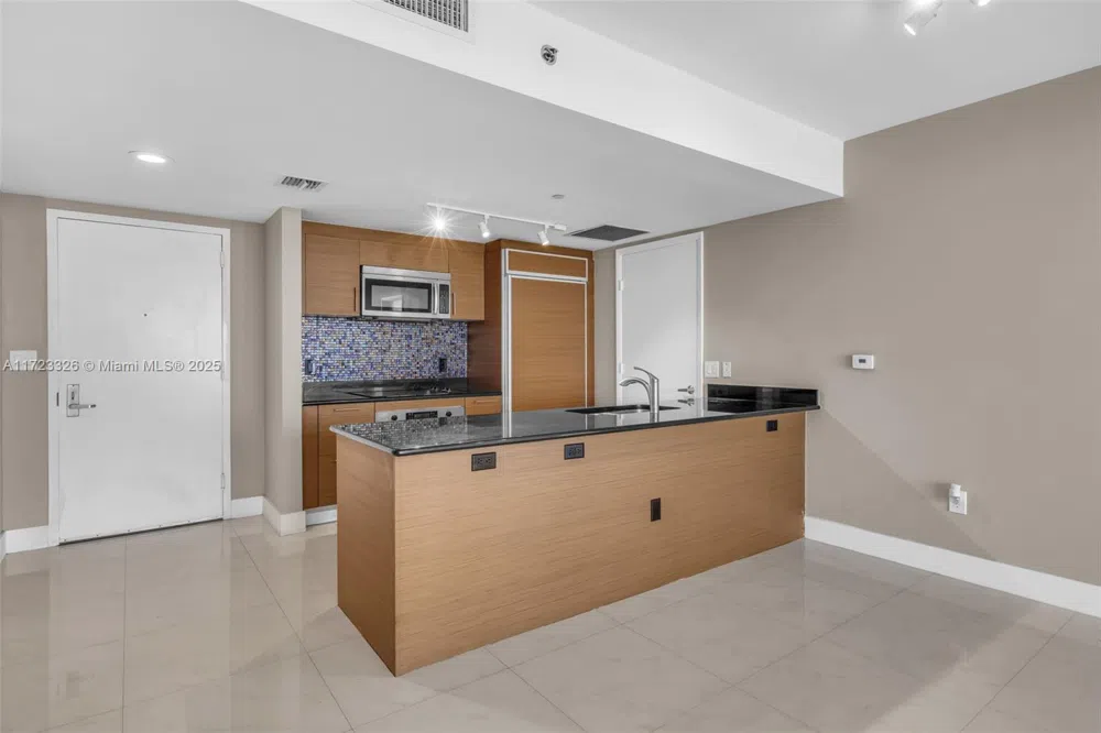 50 Biscayne Blvd #4208 Miami, FL 33132
