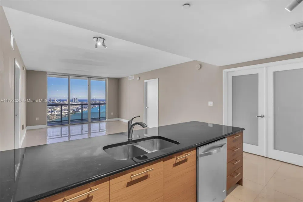 50 Biscayne Blvd #4208 Miami, FL 33132