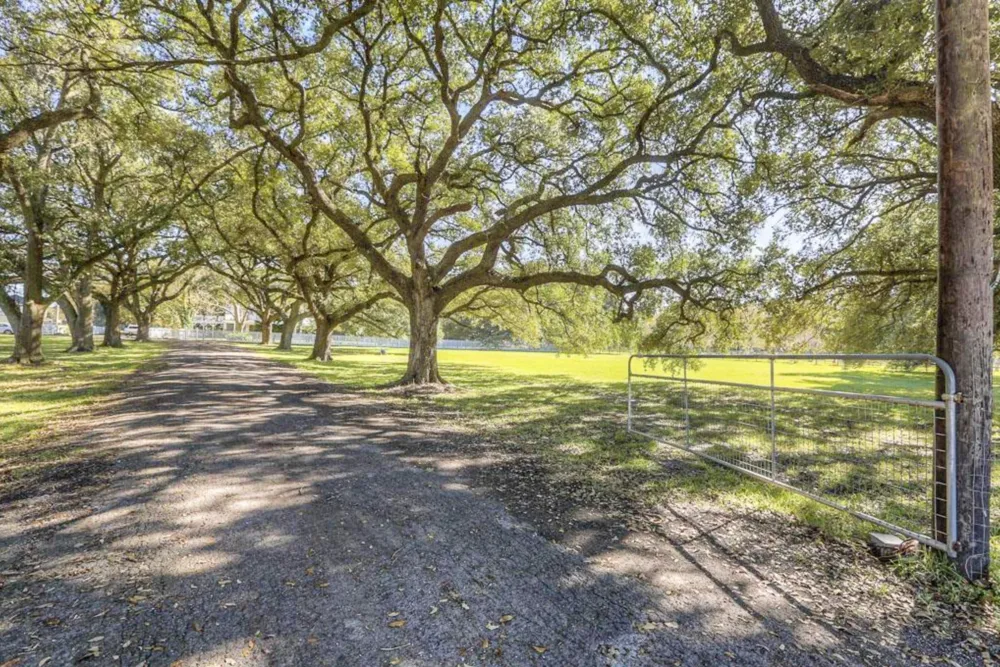 14939 Cullen Boulevard Houston, TX 77047