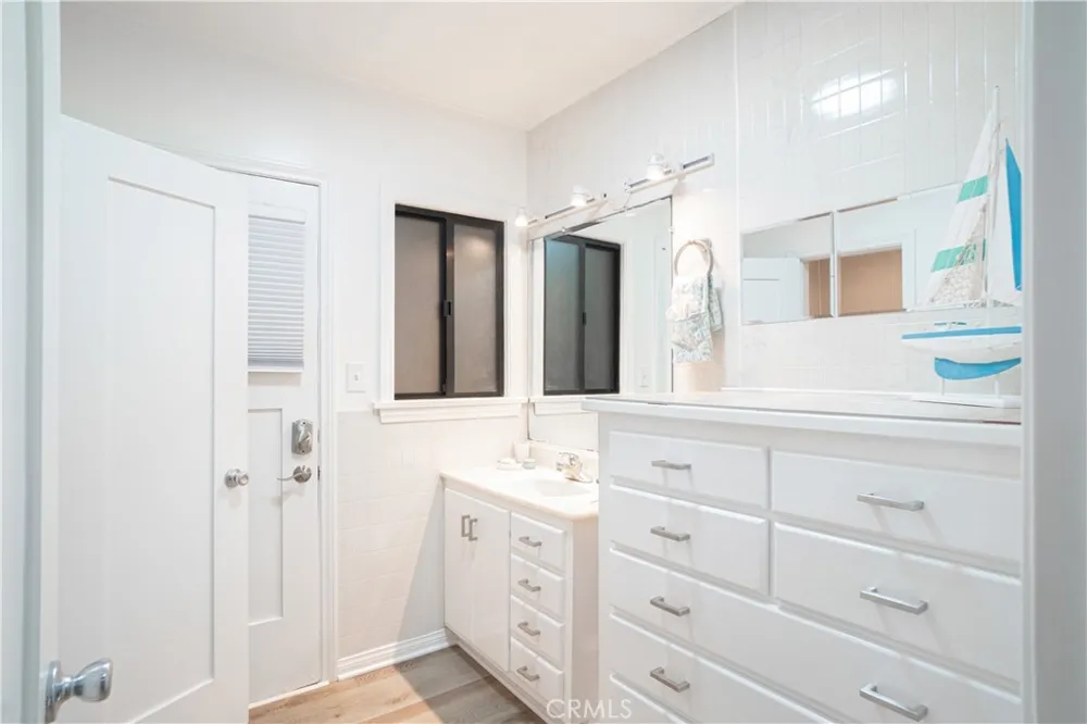 3430 Hermosa Avenue Hermosa Beach, CA 90254