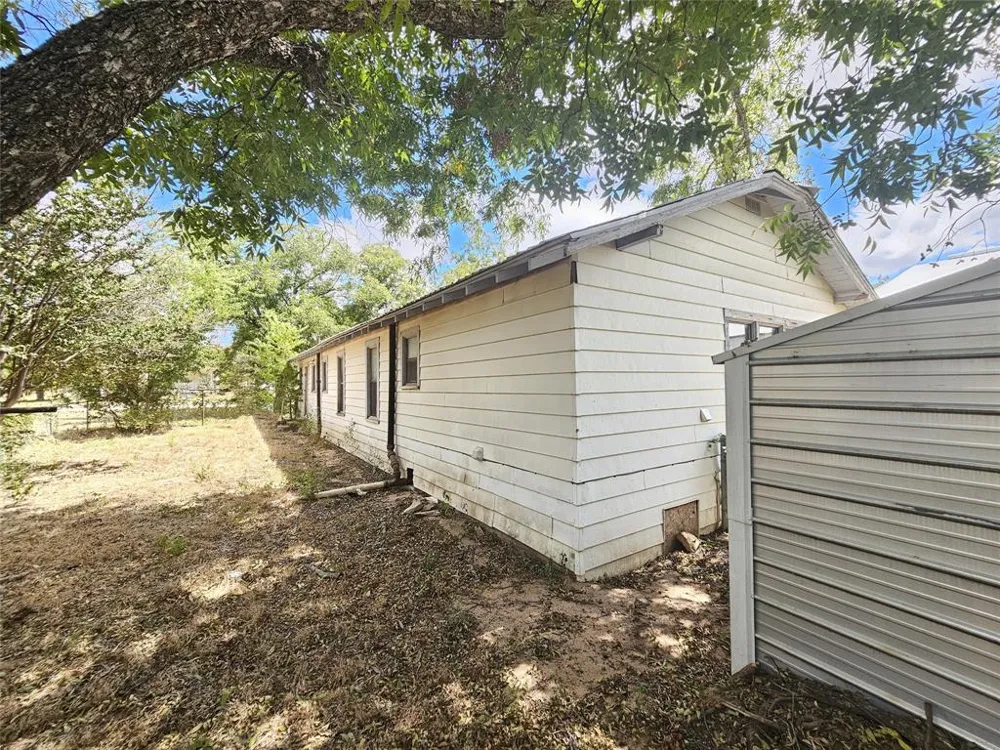 216 E Pecan Street Bangs, TX 76823