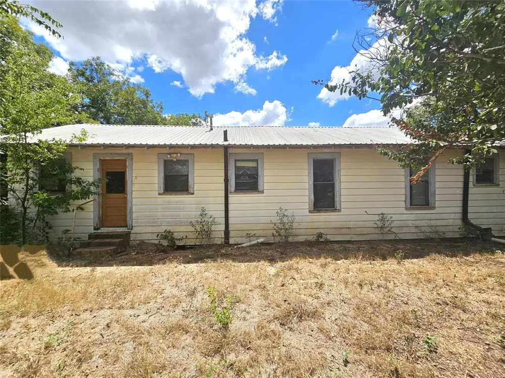 216 E Pecan Street Bangs, TX 76823