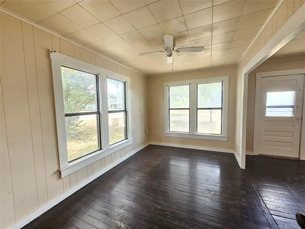 216 E Pecan Street Bangs, TX 76823