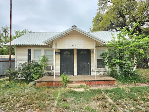 704 S 2nd Street