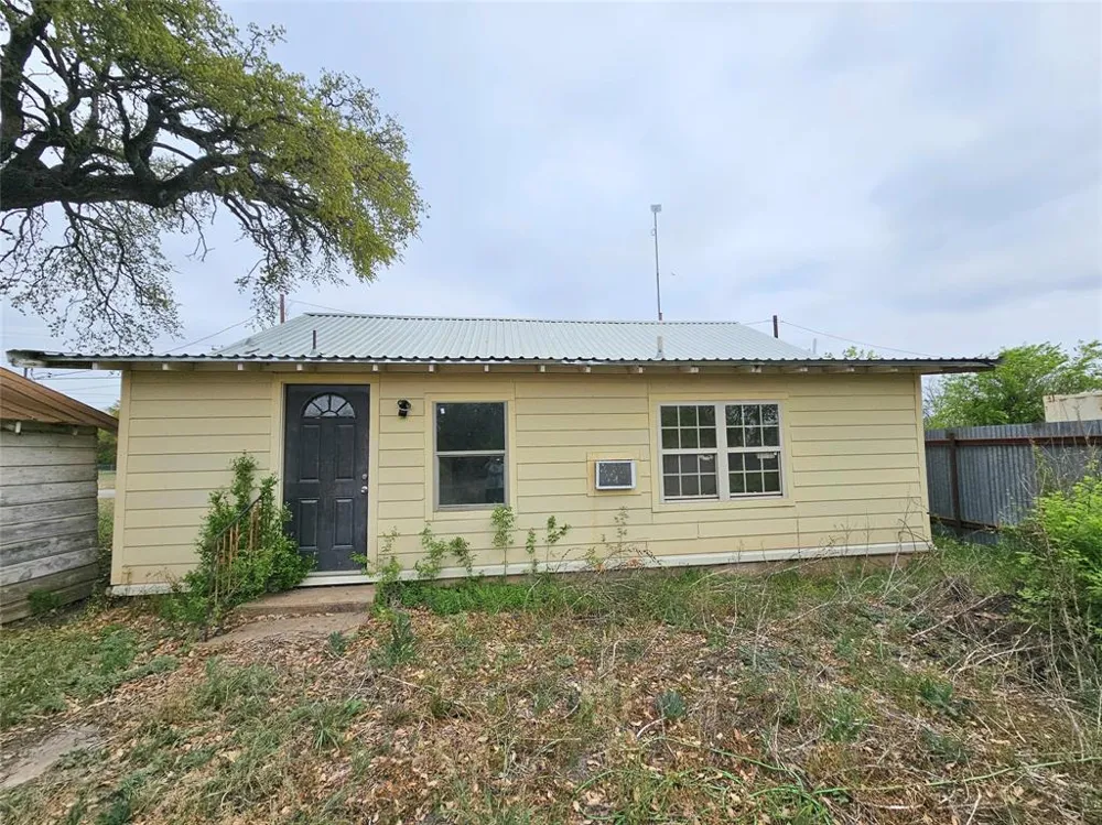 704 S 2nd Street Bangs, TX 76823