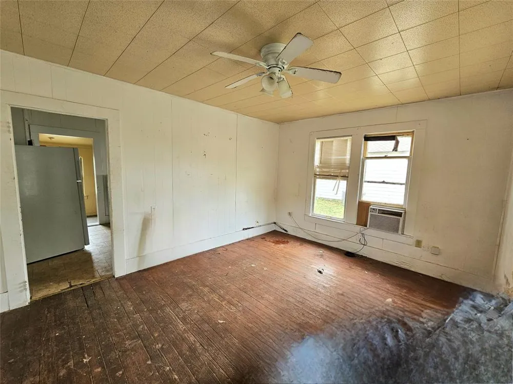 704 S 2nd Street Bangs, TX 76823