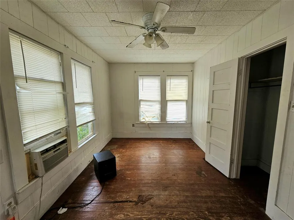 704 S 2nd Street Bangs, TX 76823