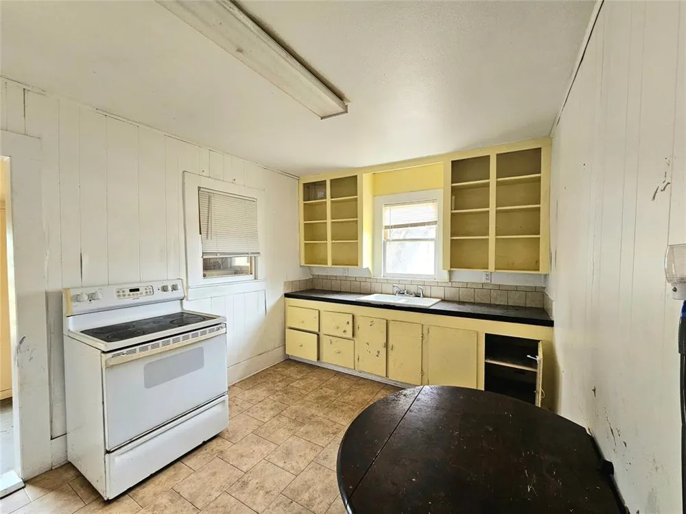 704 S 2nd Street Bangs, TX 76823