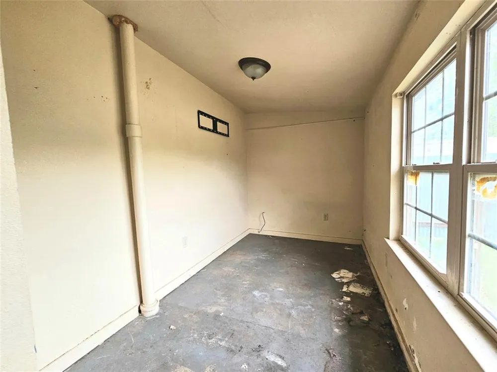 704 S 2nd Street Bangs, TX 76823